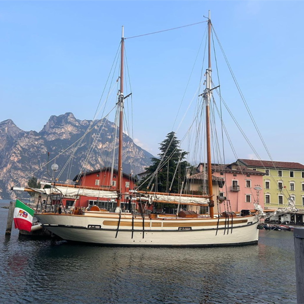 Sailing ship Circe: excursions on lake Garda